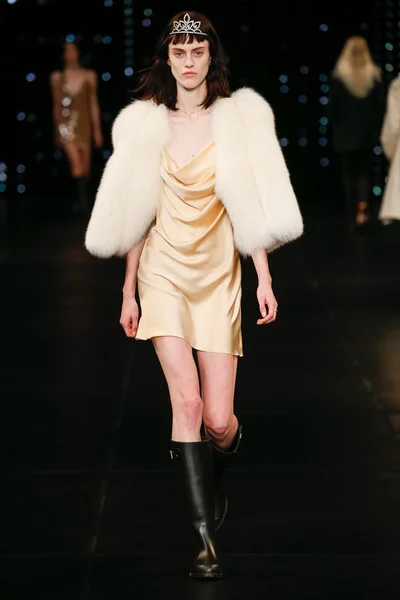 Look 5